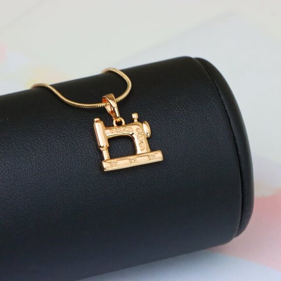 "Vintage Sewing Machine Rose Gold Pendant for Craft Lovers, XPPT1384 - Picture 8 of 13
